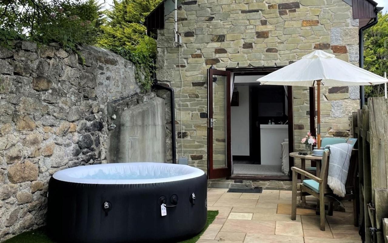 The Stables - Detached With Private Garden & Hot Tub