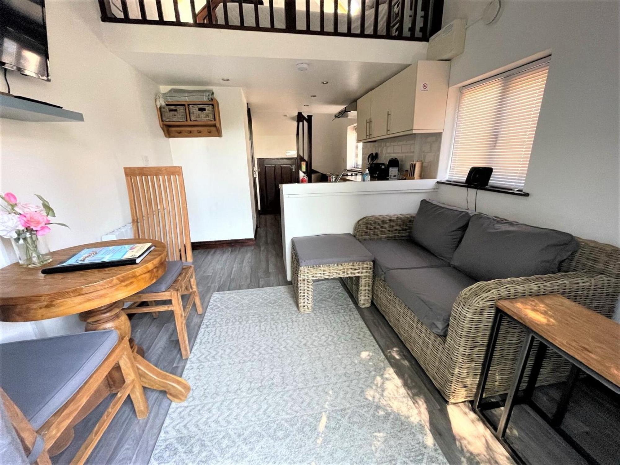 The Stables - Detached With Private Garden & Hot Tub Holiday home *