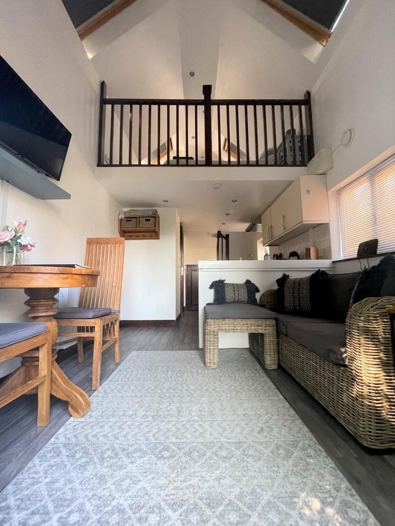Holiday home The Stables - Detached With Private Garden & Hot Tub St Austell