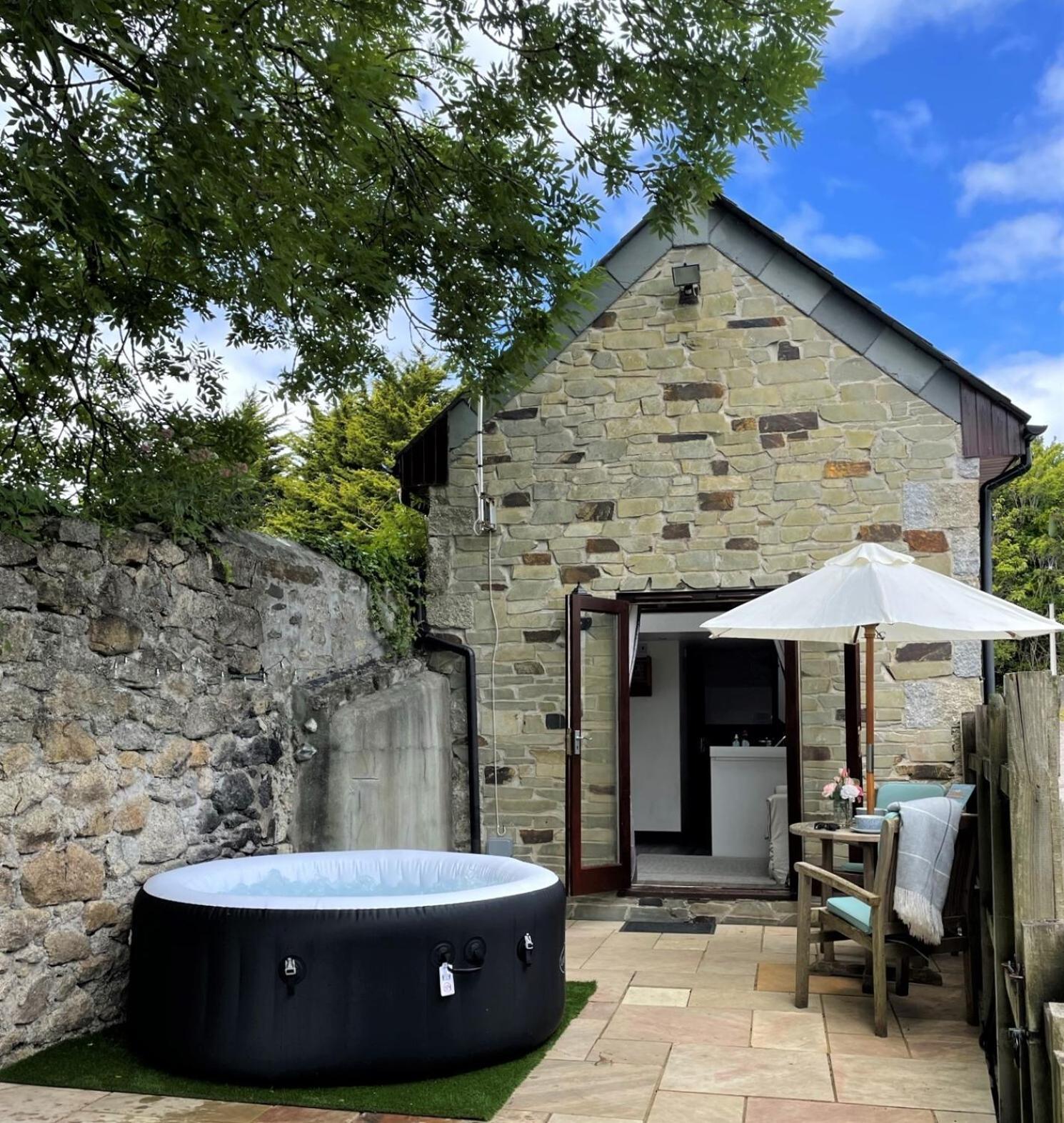 The Stables - Detached With Private Garden & Hot Tub *